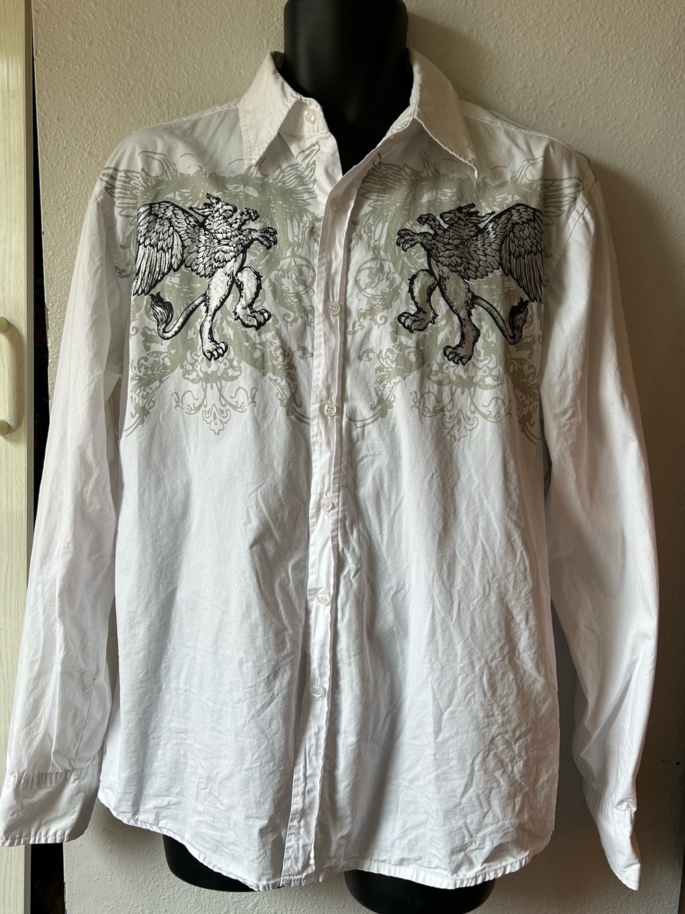 VTG Y2K White Button-Down Shirt with Gray and Black Heraldic Griffin Design XL
